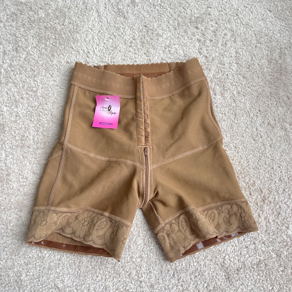 Brand New Women's Tan Lace Trim Shorts